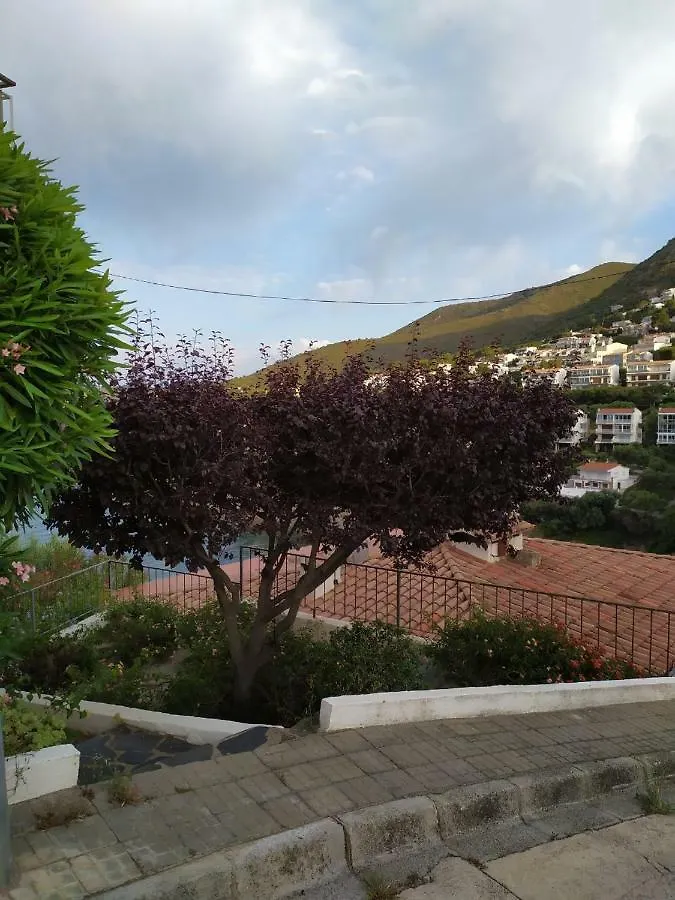Can Pau Guesthouse Llanca