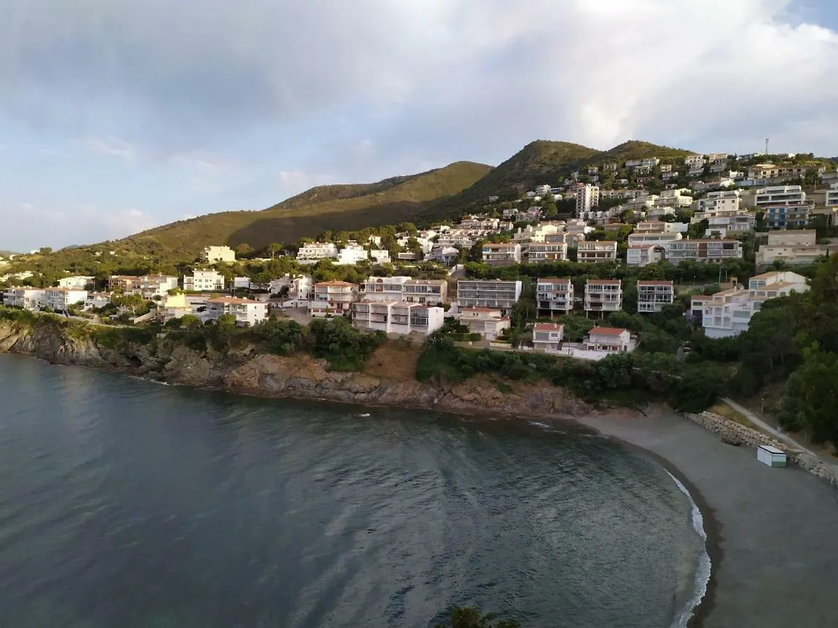 Can Pau Guesthouse Llança 게스트하우스